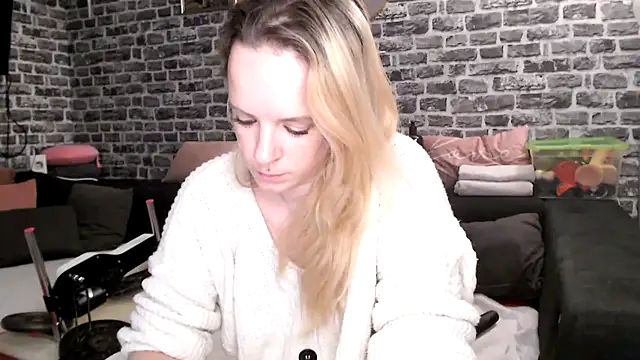 SexyMilf 37 online show from April 7, 8:11 pm