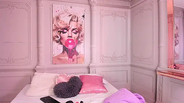 luna hot ass online show from March 13, 9:05 pm