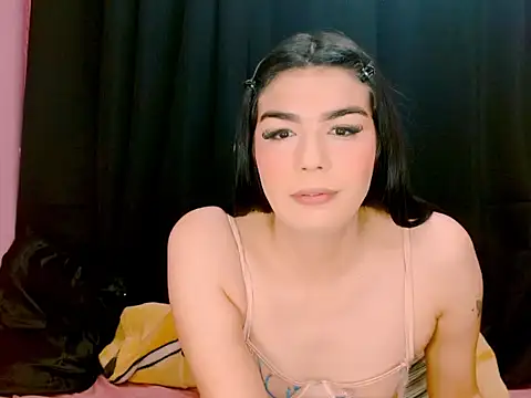 Snapshot of _crystal23_ chatting on October 25, 4:31 am  crystal23  online show from October 25, 4:31 am