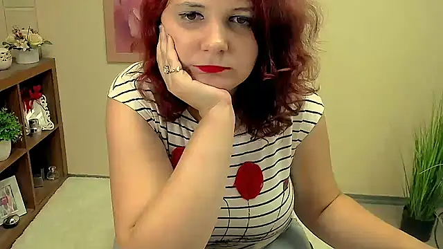 Snapshot of TwoBigSuns chatting on September 19, 7:51 am TwoBigSuns online show from September 19, 7:51 am