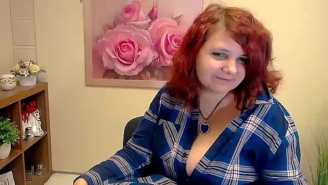 Snapshot of TwoBigSuns chatting on October 3, 7:24 am TwoBigSuns online show from October 3, 7:24 am