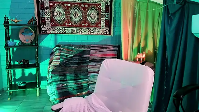 JulieDaniel online show from February 27, 8:47 am