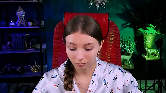 JulieDaniel online show from October 15, 9:01 am