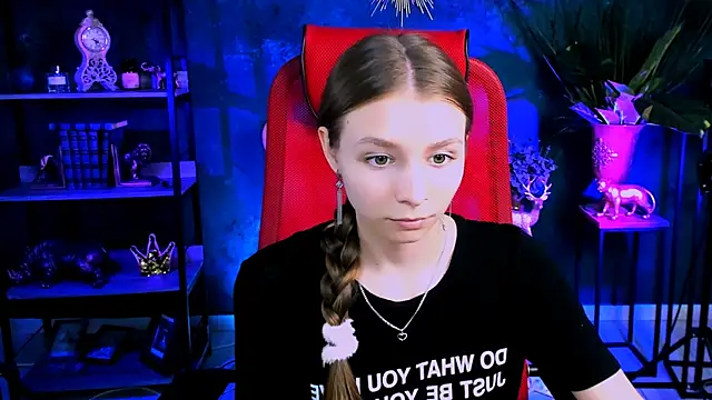 JulieDaniel online show from September 11, 1:55 pm