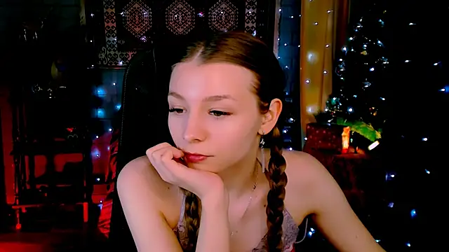 JulieDaniel online show from January 15, 9:04 am