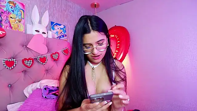 laurenelove online show from February 14, 6:37 am