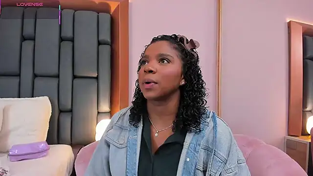 LisaMendez online show from February 10, 4:15 am