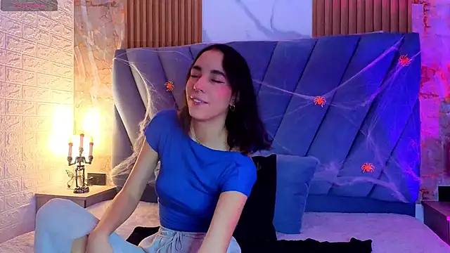Snapshot of violett__golden chatting on October 12, 8:55 pm violett golden online show from October 12, 8:55 pm