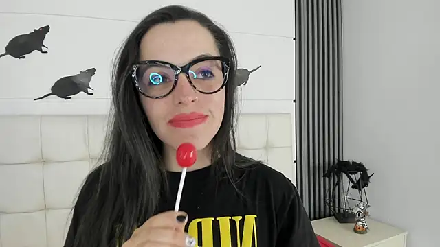 IsisNoir online show from October 30, 8:21 pm