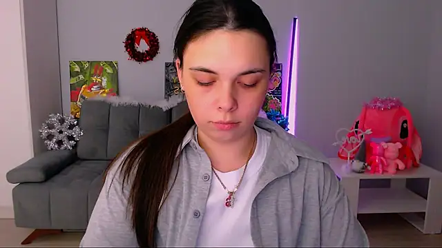 queenofthesense  online show from November 18, 2:40 pm