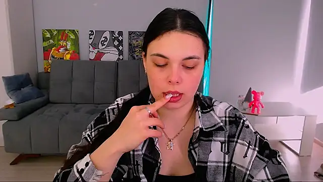 queenofthesense  online show from February 18, 9:19 am