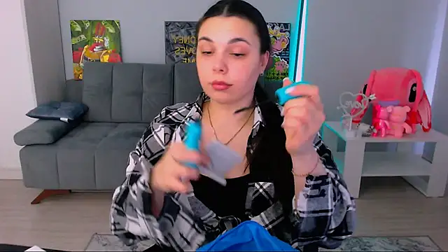 queenofthesense  online show from February 7, 8:07 am