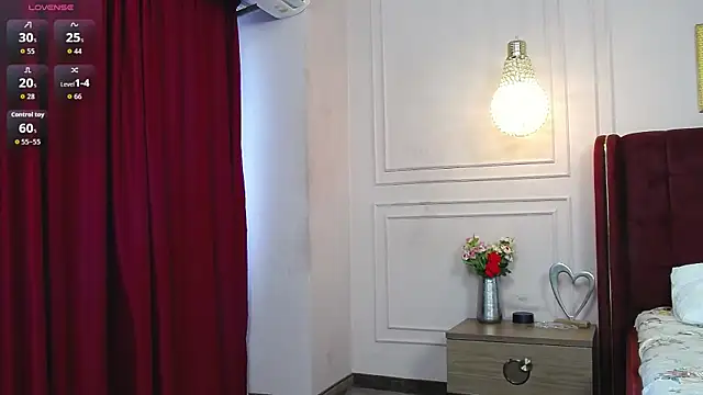 Kelly Bliss online show from October 3, 11:59 am