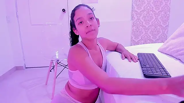 Amber-Sweett online show from November 17, 8:31 pm