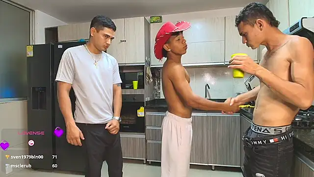 Bisexlifehot   online show from May 29, 2:09 am