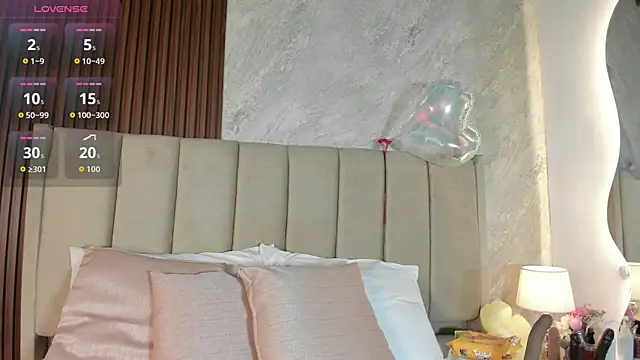  Cris Spicy  online show from April 6, 7:26 pm