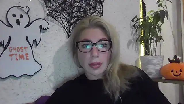 fox red lady7 online show from October 28, 7:30 pm