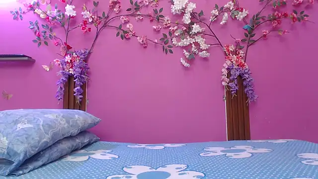 skinnybarbie022 online show from February 9, 12:13 am