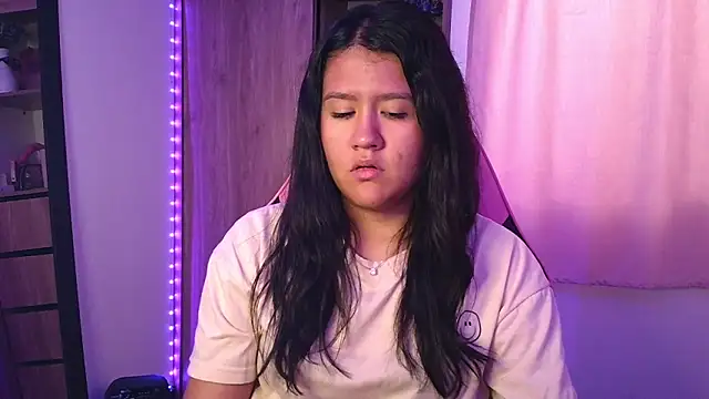 Oliviawatson1 online show from November 23, 1:46 pm