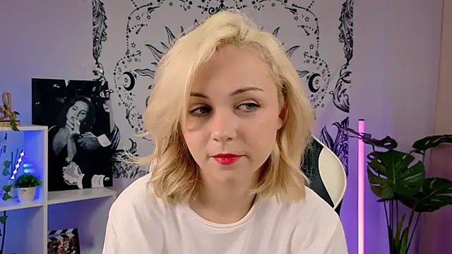 Snapshot of Charlotte_Colinss chatting on September 16, 4:42 am Charlotte Colinss online show from September 16, 4:42 am