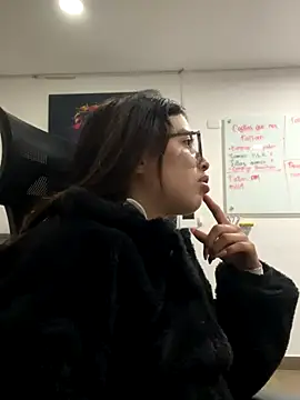 Isabela Colins online show from September 16, 11:40 am