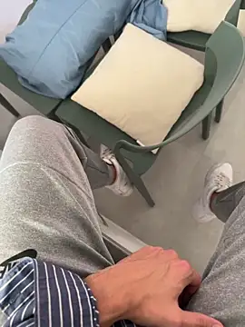 Manu97k online show from April 14, 6:52 pm