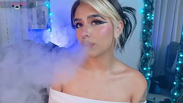 blue kitten online show from December 18, 5:01 am