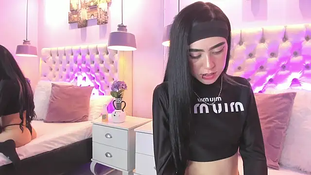 Snapshot of athziry_g chatting on September 25, 5:06 am athziry g online show from September 25, 5:06 am