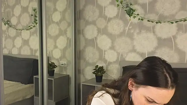 Snapshot of VanessaGrome chatting on October 8, 7:35 am VanessaGrome online show from October 8, 7:35 am