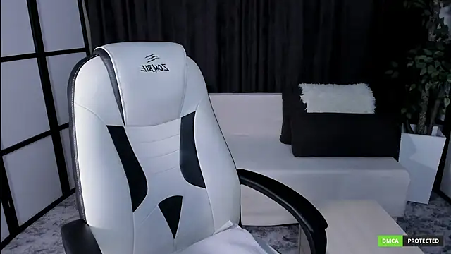 LikaFoxie online show from December 3, 3:31 am