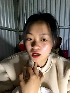 Julia-Elsa online show from January 15, 10:10 am