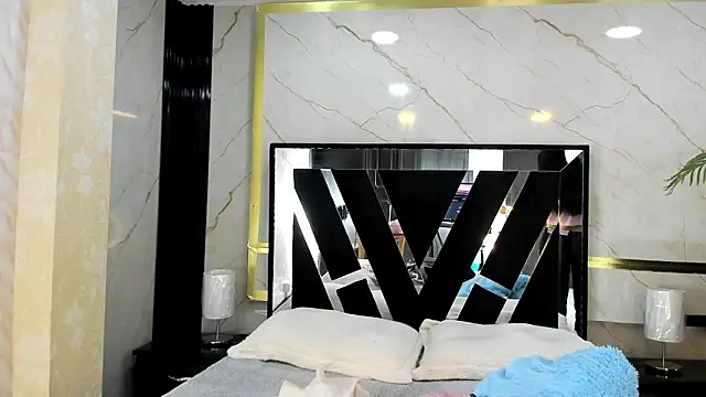 Sophie Calloway online show from February 10, 2:09 pm