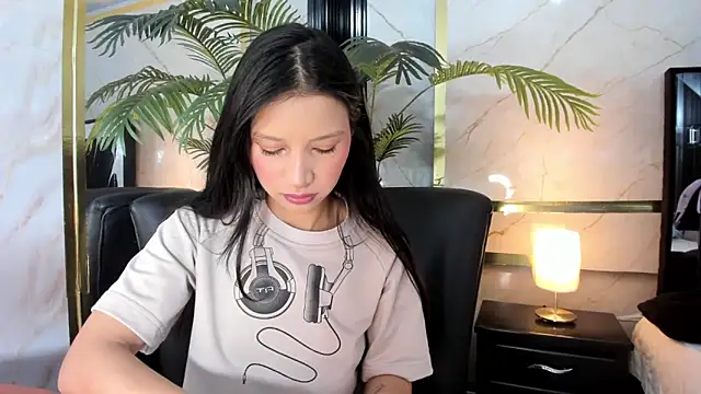 Sophie Calloway online show from March 4, 3:18 pm