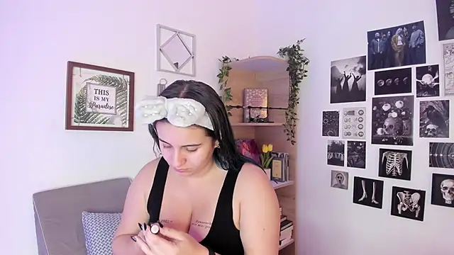 Snapshot of Lana_Herondale chatting on October 30, 9:27 pm Lana Herondale online show from October 30, 9:27 pm