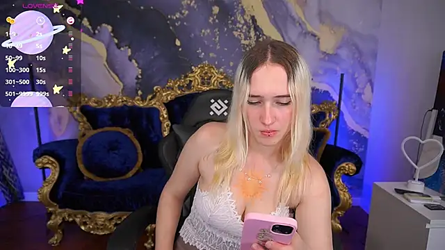 LilElfie online show from November 10, 9:32 pm