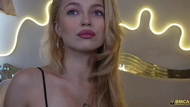 kellypeachcake online show from September 30, 5:24 am