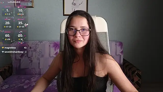 LuciaSenual online show from October 18, 4:10 pm