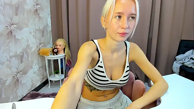 cute luucy online show from October 24, 3:57 am