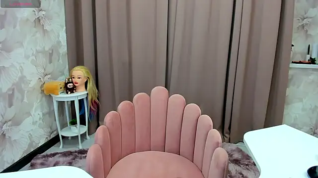 Snapshot of cute_luucy chatting on October 16, 4:04 am cute luucy online show from October 16, 4:04 am