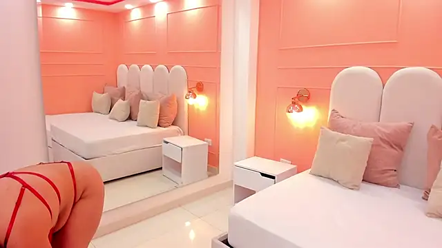 Snapshot of julieta_rosee chatting on September 23, 10:19 pm julieta rosee online show from September 23, 10:19 pm