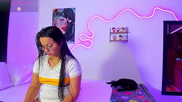 Dilan and Mia online show from November 19, 2:33 am