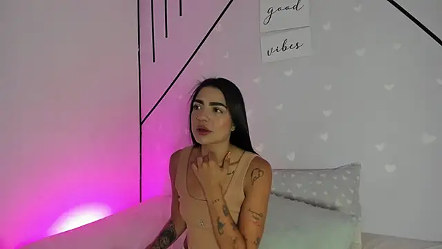 MiahCornell  online show from March 16, 8:02 pm