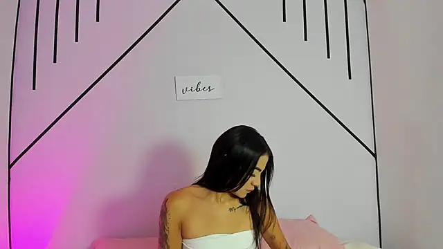 MiahCornell  online show from October 29, 8:00 pm