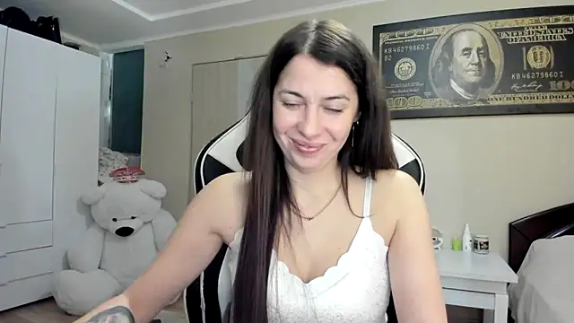 EmiLovsi online show from October 8, 8:13 pm