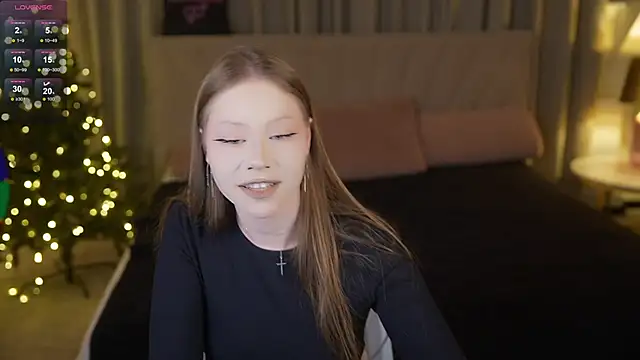 Esmie Smile online show from December 17, 7:40 pm