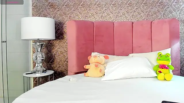 amber sparkle online show from February 17, 2:05 pm