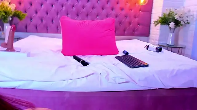 amber sparkle online show from September 16, 2:25 pm