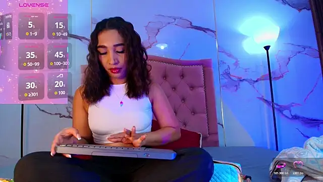 AlyaThompson online show from November 26, 5:08 am