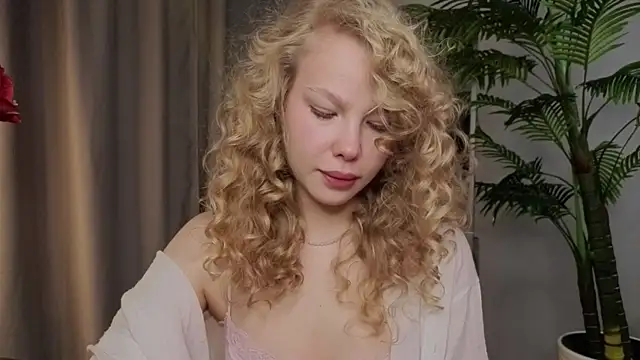 emilyshepar d online show from December 4, 2:58 am