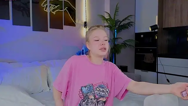 emilyshepar d online show from April 21, 2:51 am